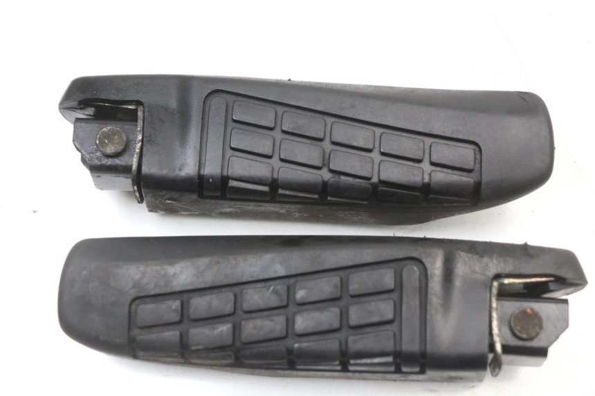 photo de PAIR REAR FOOTRESTS MBK MW TRYPTIK 125 (2014 - 2016) - Zoom on usage condition