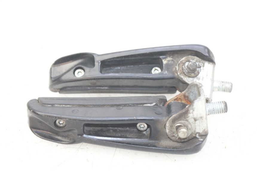 photo de PAIR OF REAR FOOTRESTS GILERA NEXUS 125 (2007 - 2009) - Zoom on usage condition