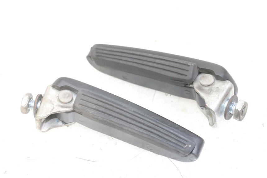 photo de PAIR OF REAR FOOTRESTS GILERA NEXUS 125 (2009 - 2013) - Component detail