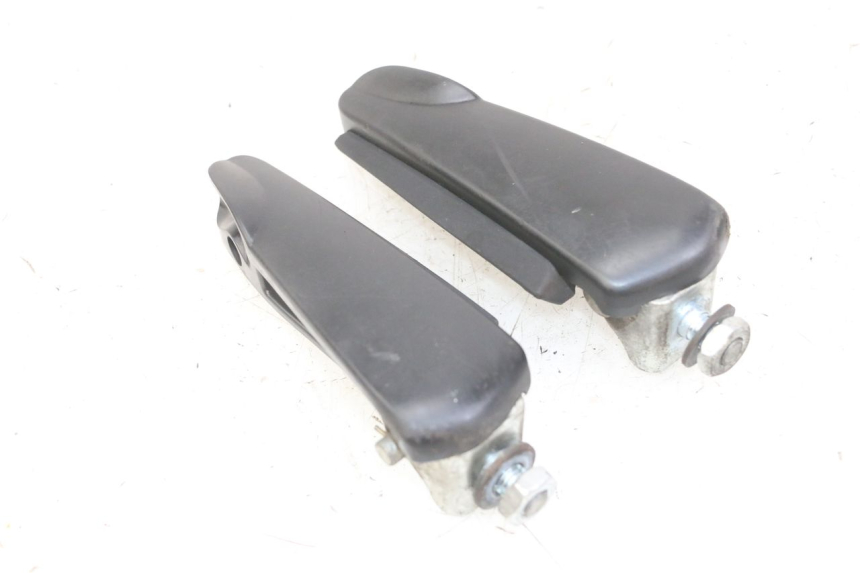 photo de PAIR OF REAR FOOTRESTS GILERA NEXUS 125 (2009 - 2013) - Zoom on usage condition