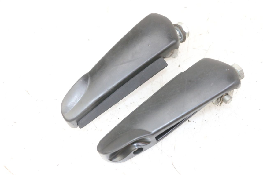 photo de PAIR OF REAR FOOTRESTS GILERA NEXUS 125 (2009 - 2013) - Alternative perspective
