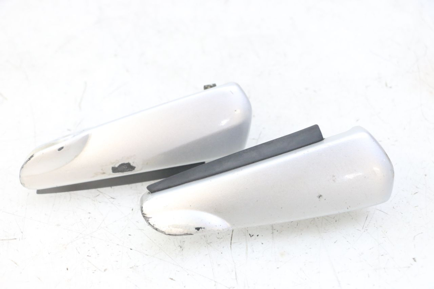 photo de PAIR OF REAR FOOTRESTS GILERA NEXUS 125 (2009 - 2013) - Technical close-up