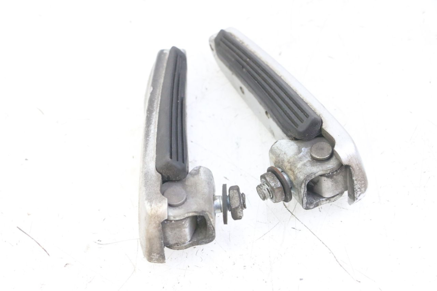 photo de PAIR OF REAR FOOTRESTS GILERA NEXUS 125 (2009 - 2013) - Markings and original references