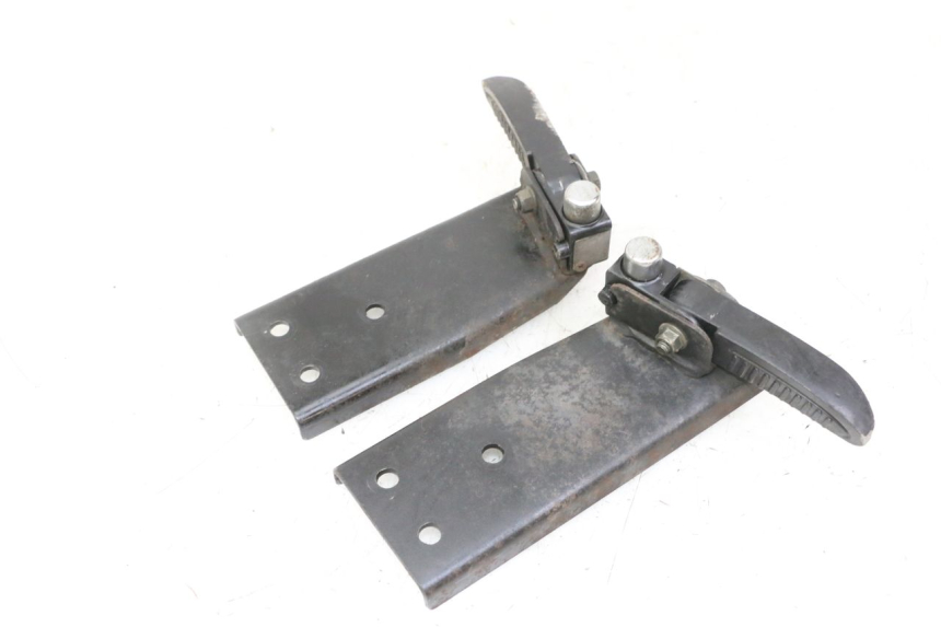 photo de PAIR REAR FOOTRESTS JM MOTORS OLDIES GT 4T 50 (2018 - 2025) - Technical close-up