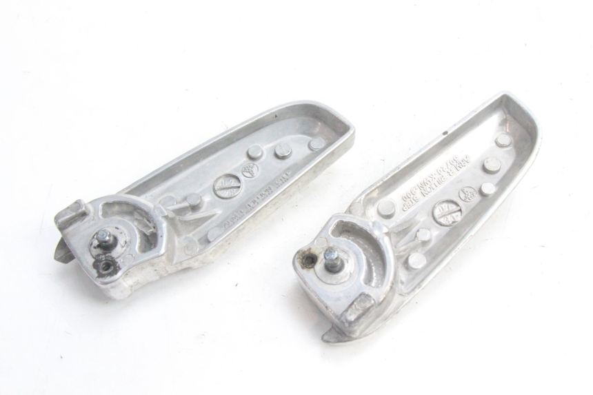 photo de PAIR OF REAR FOOTRESTS HONDA PCX (JF28) 125 (2009 - 2011) - Alternative perspective
