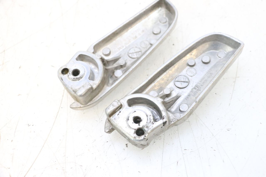 photo de PAIR REAR FOOTRESTS HONDA PCX (JF57/JF64) 125 (2014 - 2018) - Technical close-up