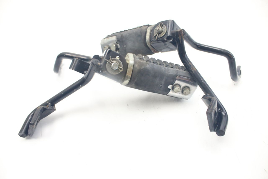 photo de PAIR OF REAR FOOTRESTS KYMCO PEOPLE 250 (2004 - 2008) - Alternative perspective