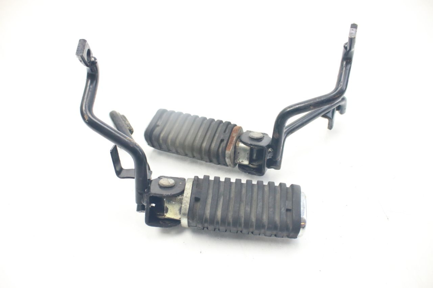 photo de PAIR OF REAR FOOTRESTS KYMCO PEOPLE 250 (2004 - 2008) - Technical close-up