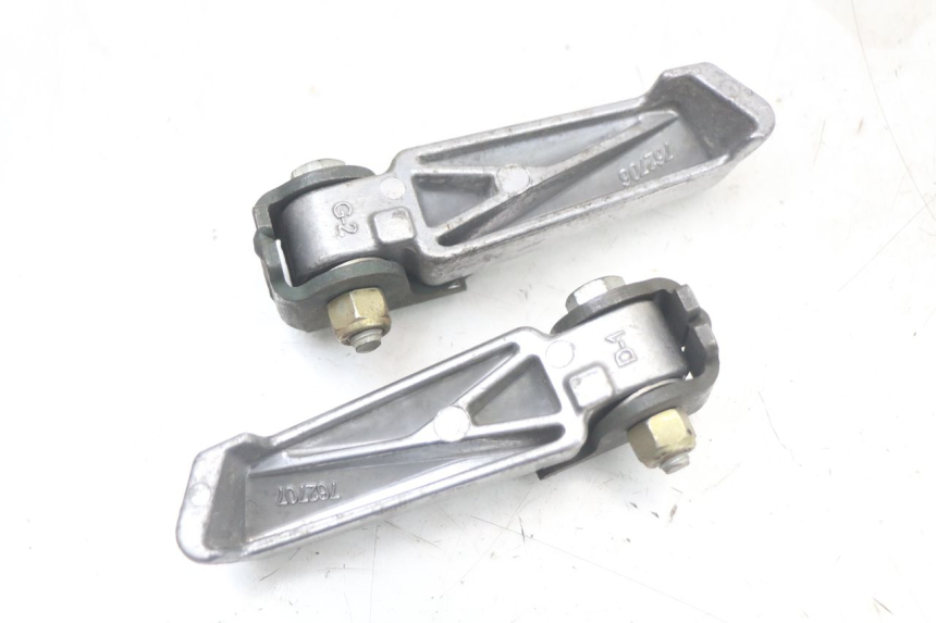 photo de PAIR OF REAR FOOTRESTS PEUGEOT LUDIX 50 (2005 - 2007) - Fixing points details