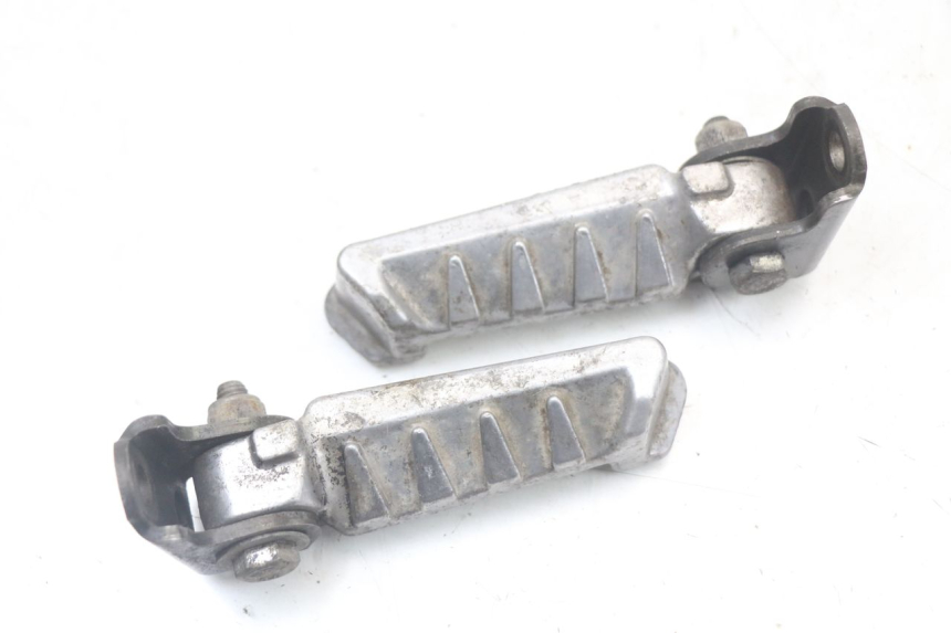photo de PAIR OF REAR FOOTRESTS PEUGEOT LUDIX 50 (2005 - 2007) - Component detail
