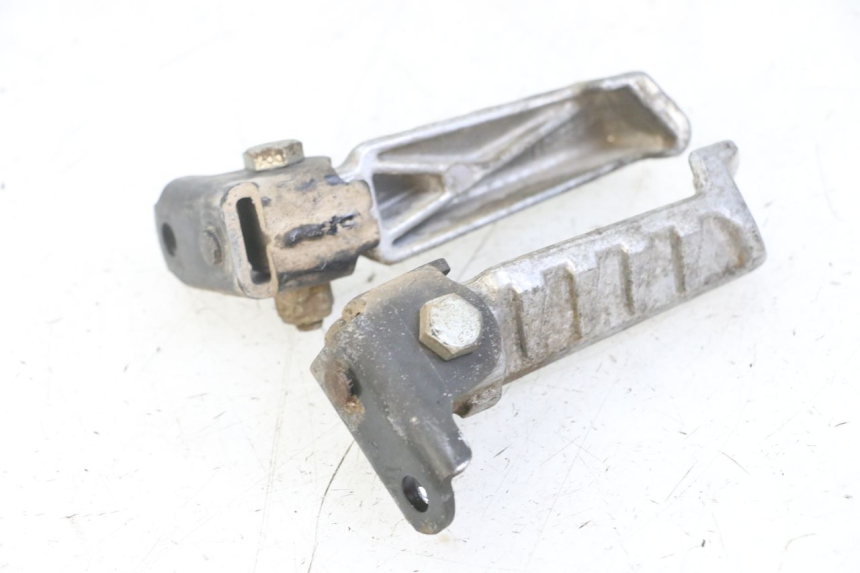 photo de PAIR REAR FOOTRESTS PEUGEOT LUDIX ONE 50 (2005 - 2008) - Zoom on usage condition