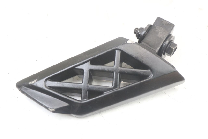 photo de PAIR REAR FOOTRESTS PEUGEOT STREETZONE 4T 50 (2018 - 2023) - Technical close-up