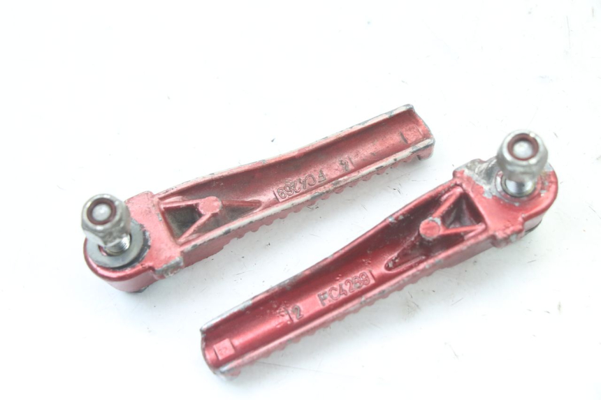 photo de PAIR OF REAR FOOTRESTS PEUGEOT TKR TREKKER FURIOUS 50 (2005 - 2014) - Alternative perspective