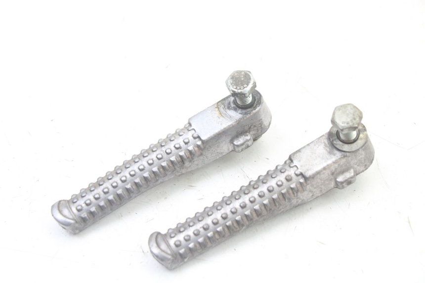 photo de PAIR REAR FOOTRESTS PEUGEOT TREKKER TKR 50 (2005 - 2014) - Zoom on usage condition