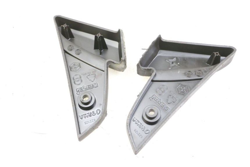photo de PAIR OF REAR FOOTRESTS PIAGGIO VESPA S 2T 50 (2007 - 2014) - Technical close-up