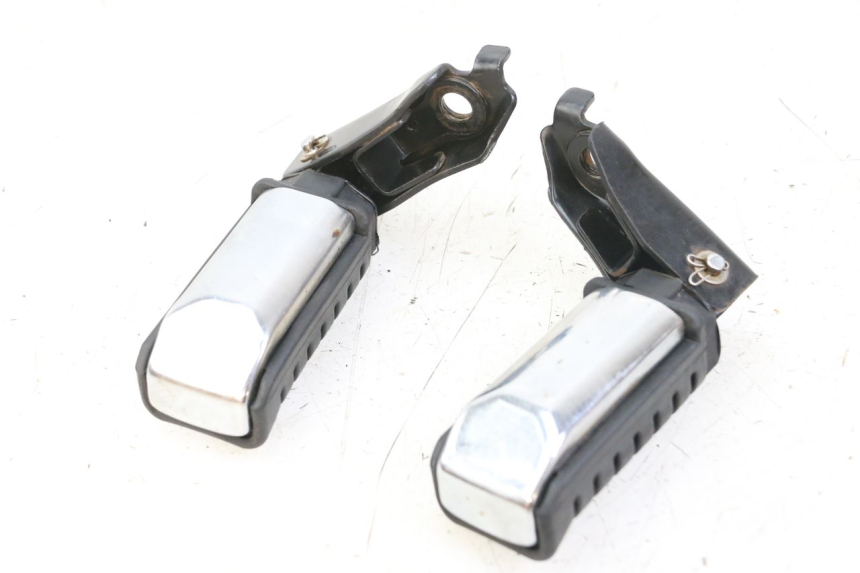 photo de PAIR REAR FOOTRESTS REGAL RAPTOR RAXTER 2 125 (2007 - 2015) - Alternative perspective