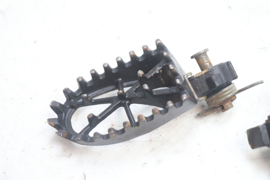 photo de PAIR REAR FOOTRESTS APOLLO RFZ 125 - Component detail