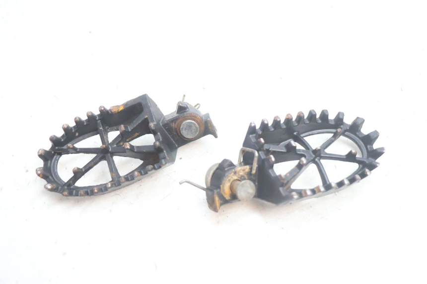 photo de PAIR REAR FOOTRESTS APOLLO RFZ 125 - Technical close-up