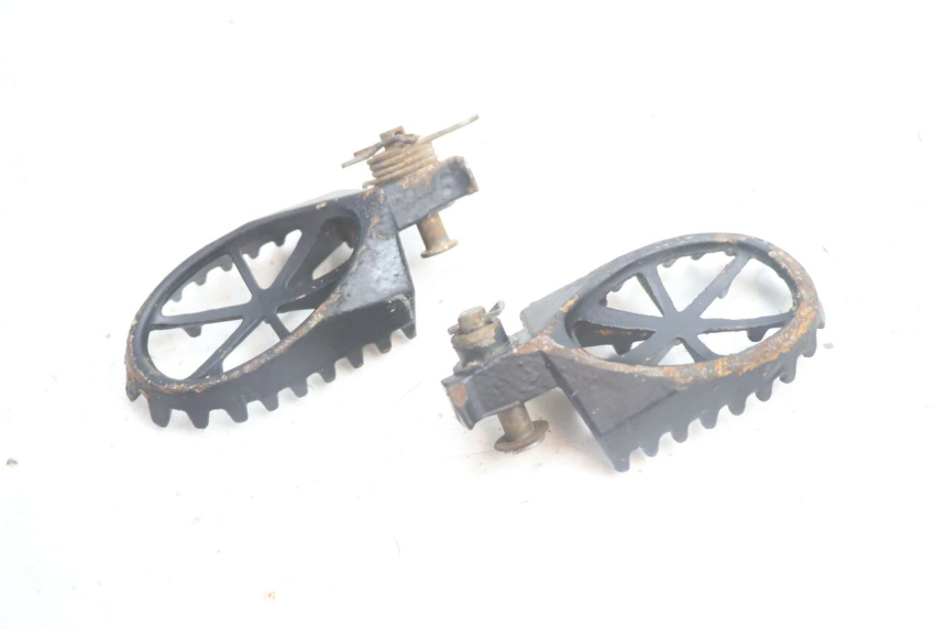 photo de PAIR REAR FOOTRESTS APOLLO RFZ 125 - Surface and material condition