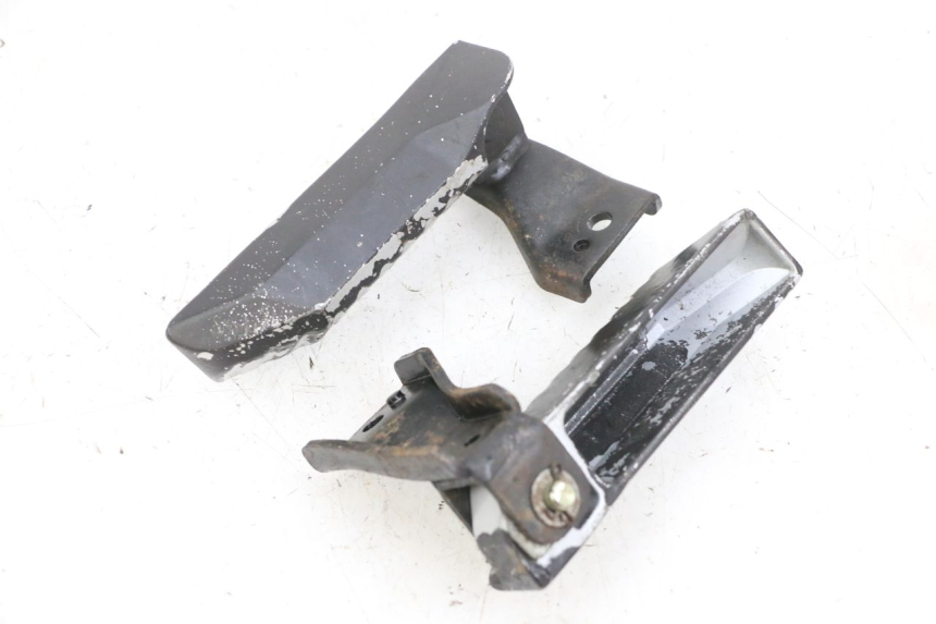 photo de PAIR REAR FOOTRESTS DAELIM S1 125 (2007 - 2016) - Technical close-up