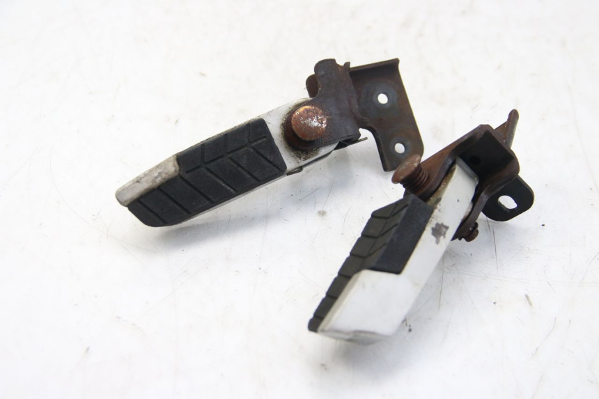 photo de PAIR OF REAR FOOTRESTS DAELIM S3 125 (2010 - 2017) - Main view