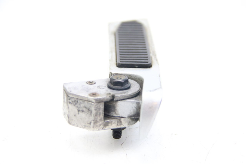 photo de PAIR OF REAR FOOTRESTS LVNENG S5 1 (2019 - 2023) - Technical close-up