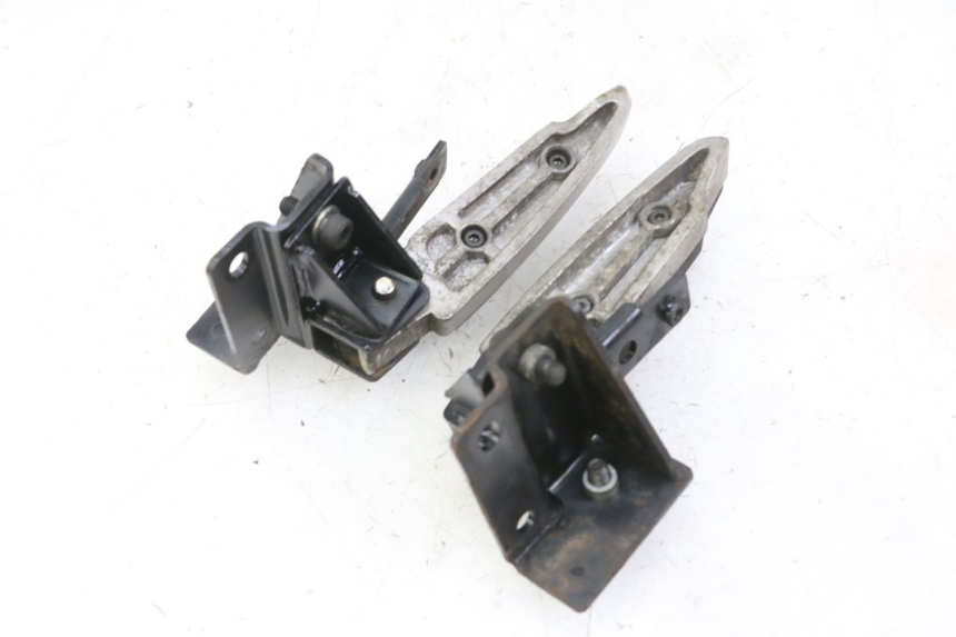 photo de PAIR REAR FOOTRESTS PEUGEOT SATELIS 125 (2013 - 2018) - Alternative perspective