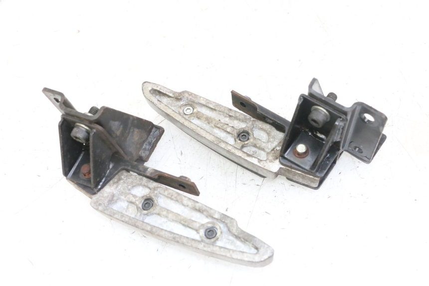 photo de PAIR REAR FOOTRESTS PEUGEOT SATELIS 125 (2013 - 2018) - Component detail