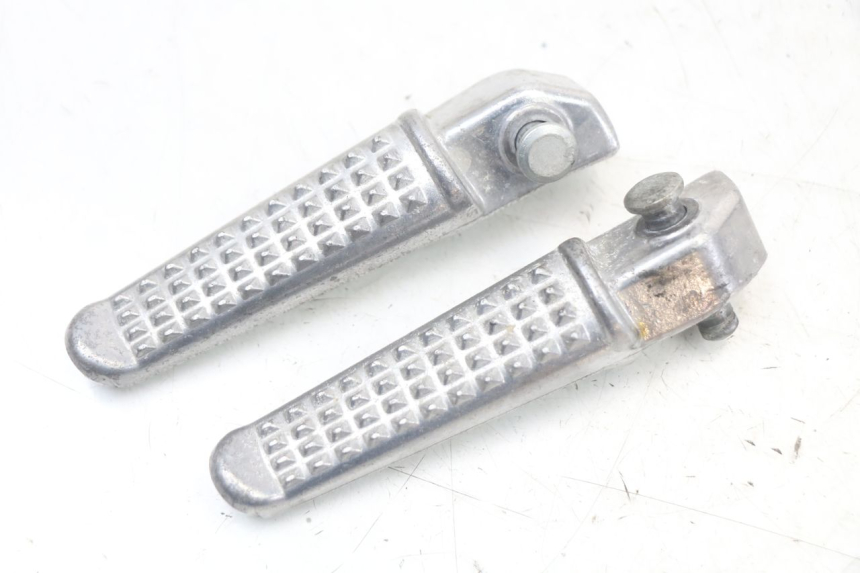 photo de PAIR REAR FOOTRESTS MASAI SCRAMBLER SPORT 125 (2021 - 2025) - Zoom on usage condition