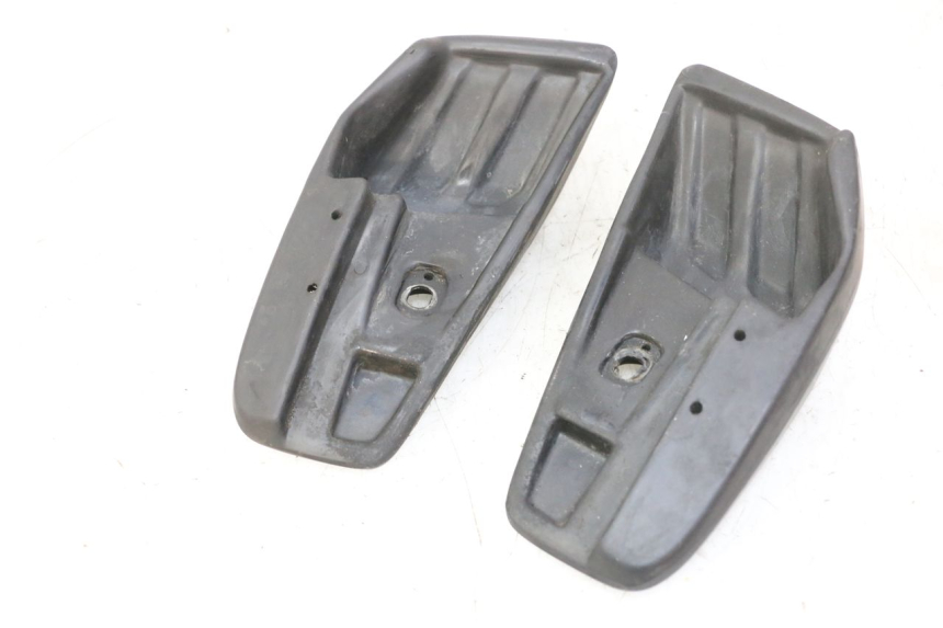 photo de PAIR OF REAR FOOTRESTS HONDA SCV LEAD 100 (2003 - 2007) - Zoom on usage condition