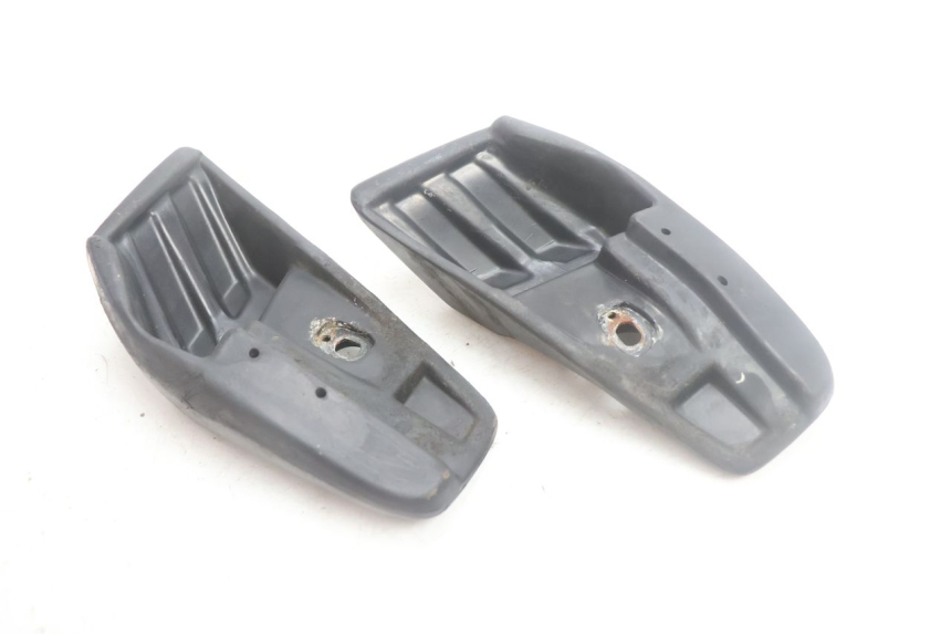 photo de PAIR OF REAR FOOTRESTS HONDA SCV LEAD 100 (2003 - 2007) - Surface and material condition