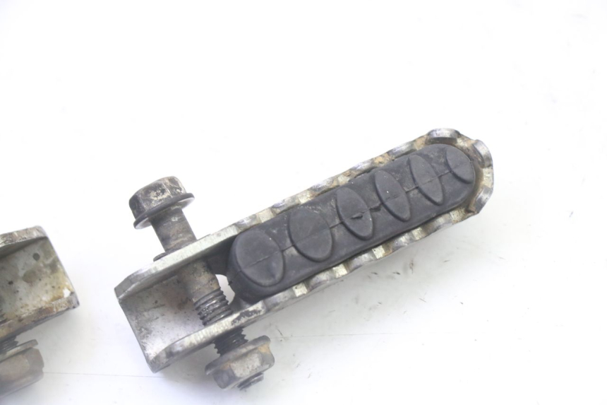 photo de PAIR REAR FOOTRESTS DERBI SENDA SM DRD 50 (2008 - 2013) - Zoom on usage condition