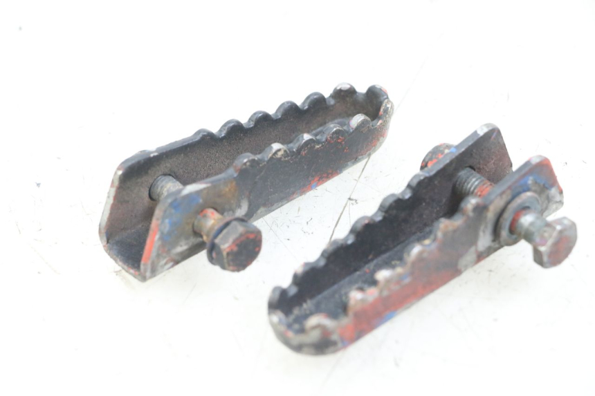 photo de PAIR OF REAR FOOTRESTS DERBI SENDA SM X-TREME 50 (2006 - 2010) - Alternative perspective
