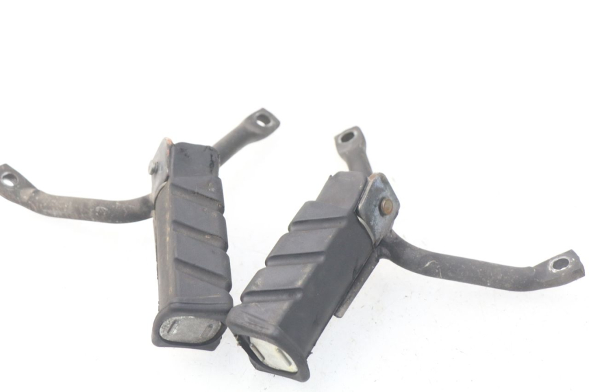 photo de PAIR REAR FOOTRESTS HONDA SES DYLAN 125 (2002 - 2006) - Zoom on usage condition
