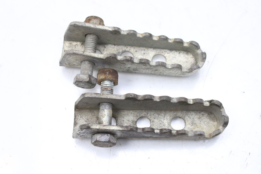 photo de PAIR OF REAR FOOTRESTS GILERA SMT SUPERMOTARD 50 (2009 - 2017) - Alternative perspective