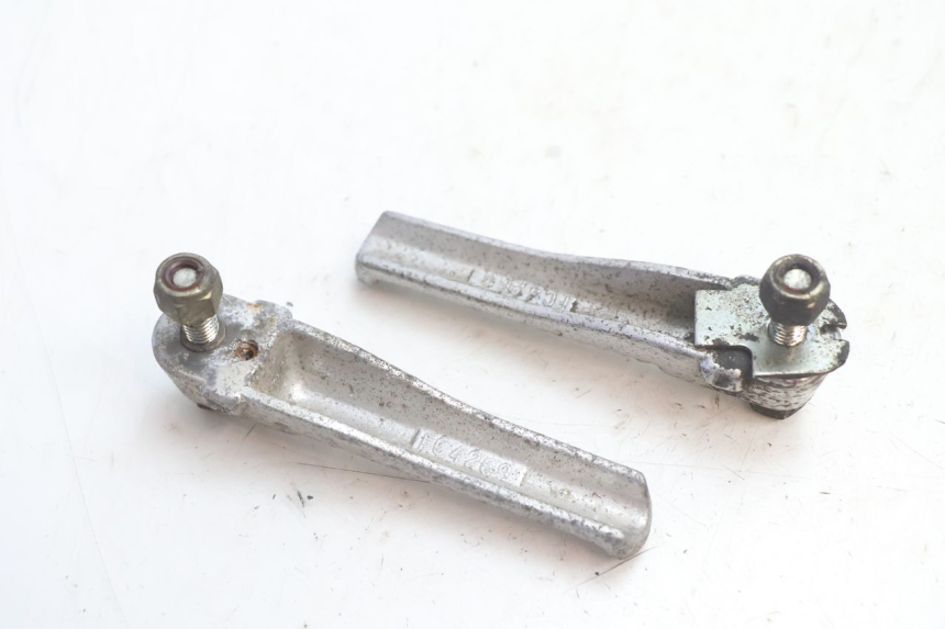 photo de PAIR OF REAR FOOTRESTS PEUGEOT SPEEDFIGHT LC 50 (1996 - 2002) - Alternative perspective