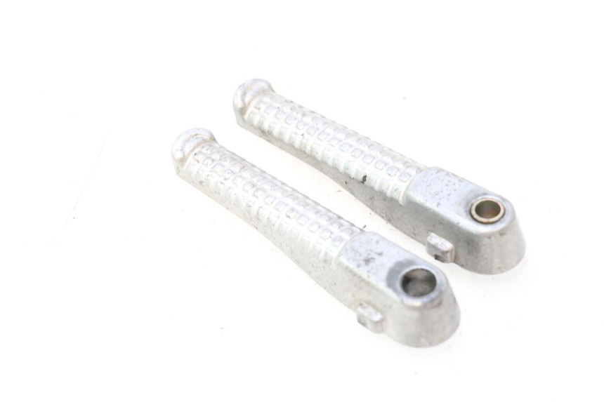 photo de PAIR OF REAR FOOTRESTS PEUGEOT SPEEDFIGHT LC 50 (1996 - 2002) - Alternative perspective