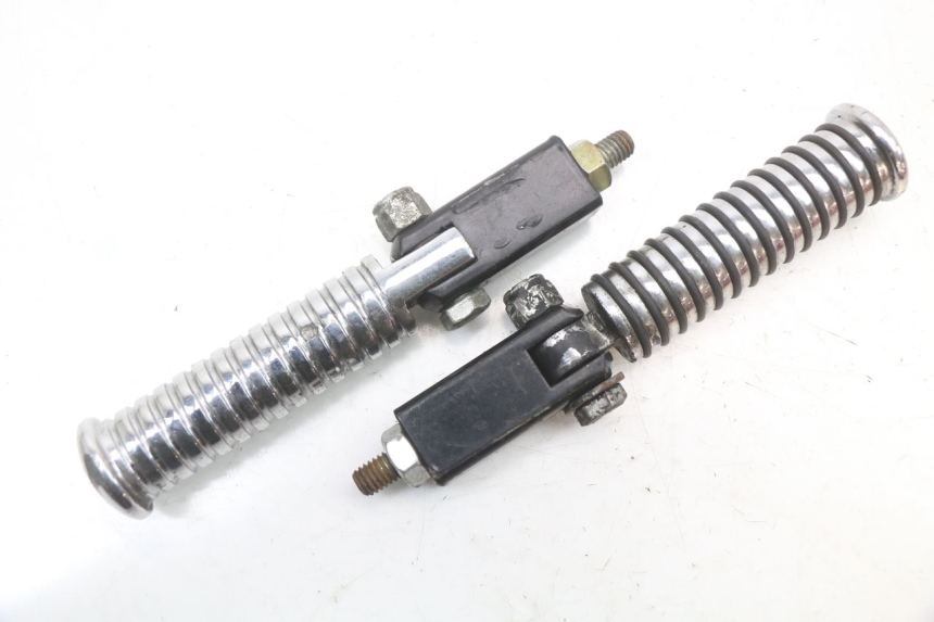 photo de PAIR REAR FOOTRESTS HARLEY DAVIDSON SPORTSTER XL CUSTOM 1200 (2003 - 2004) - Zoom on usage condition