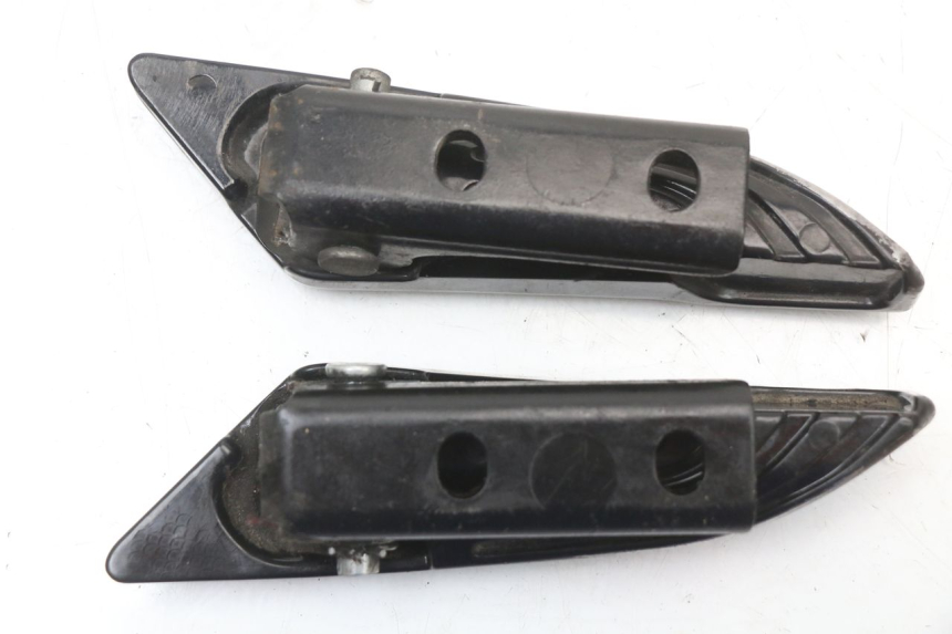 photo de PAIR OF REAR FOOTRESTS APRILIA SR 2T 50 (2018 - 2022) - Component detail