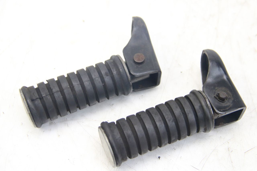 photo de PAIR OF REAR FOOTRESTS YAMAHA SR 125 (1982 - 2003) - Zoom on usage condition
