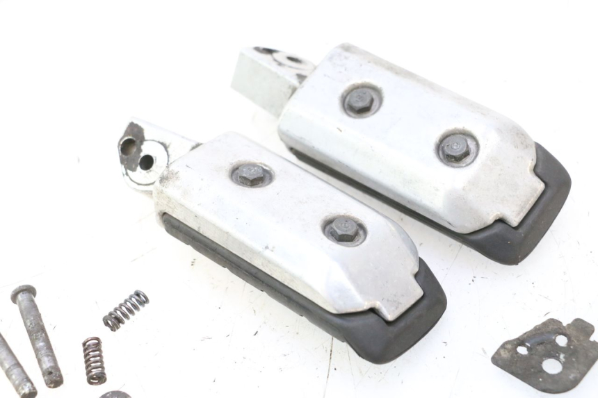 photo de PAIR REAR FOOTRESTS HONDA ST PAN EUROPEAN 1100 (1990 - 2002) - Technical close-up