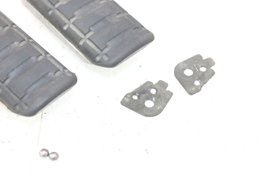 photo de PAIR REAR FOOTRESTS HONDA ST PAN EUROPEAN 1100 (1990 - 2002) - Fixing points details