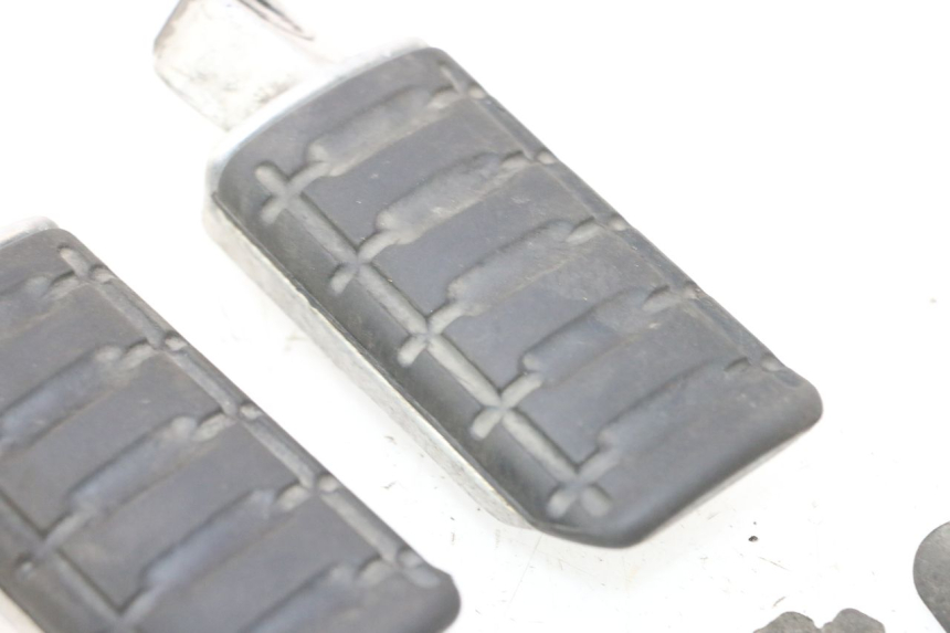 photo de PAIR REAR FOOTRESTS HONDA ST PAN EUROPEAN 1100 (1990 - 2002) - Surface and material condition