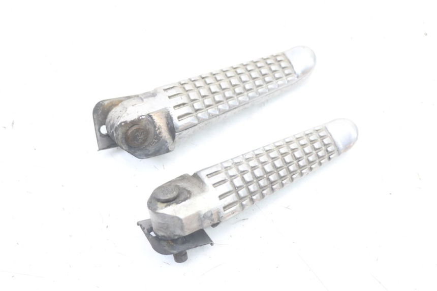 photo de PAIR OF REAR FOOTRESTS SUZUKI SV S 650 (1999 - 2002) - Component detail