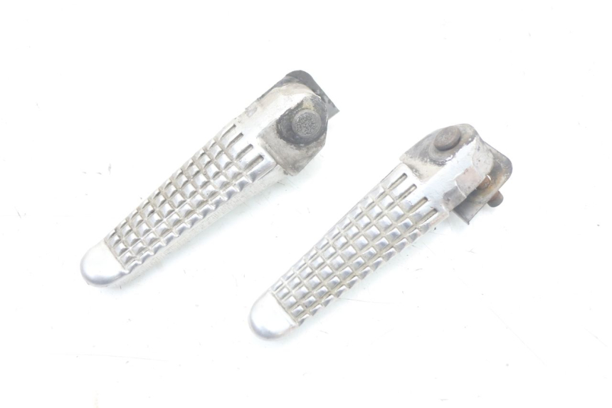 photo de PAIR OF REAR FOOTRESTS SUZUKI SV S 650 (1999 - 2002) - Zoom on usage condition