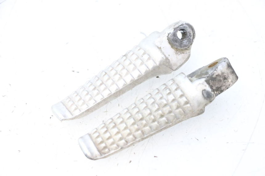 photo de PAIR REAR FOOTRESTS SUZUKI SV S 650 (2003 - 2009) - Fixing points details