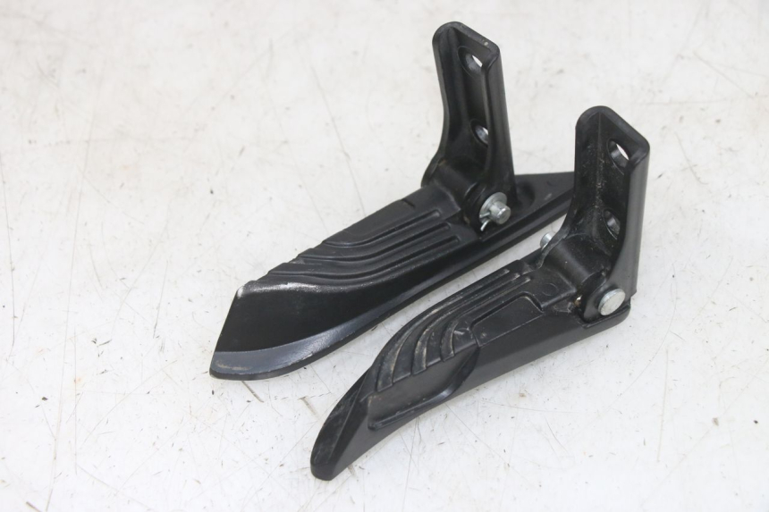 photo de PAIR OF REAR FOOTRESTS APRILIA SXR 50 (2021 - 2023) - Component detail