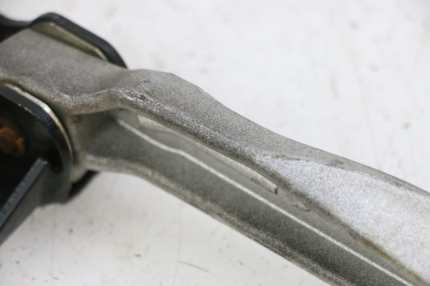 photo de PAIR REAR FOOTRESTS SYM FIDDLE 3 III 50 (2014 - 2020) - Fixing points details