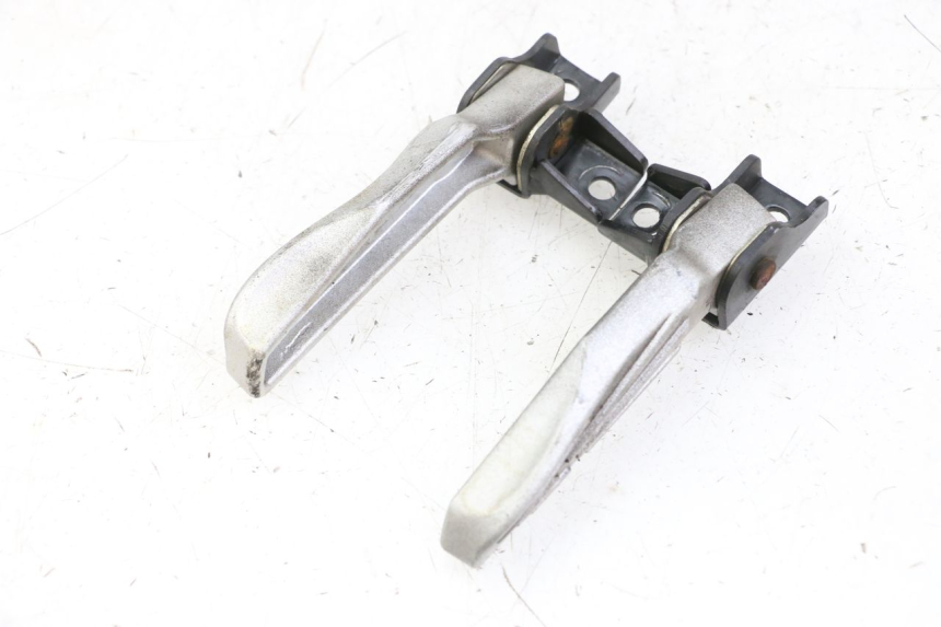 photo de PAIR REAR FOOTRESTS SYM FIDDLE 3 III 50 (2014 - 2020) - Surface and material condition