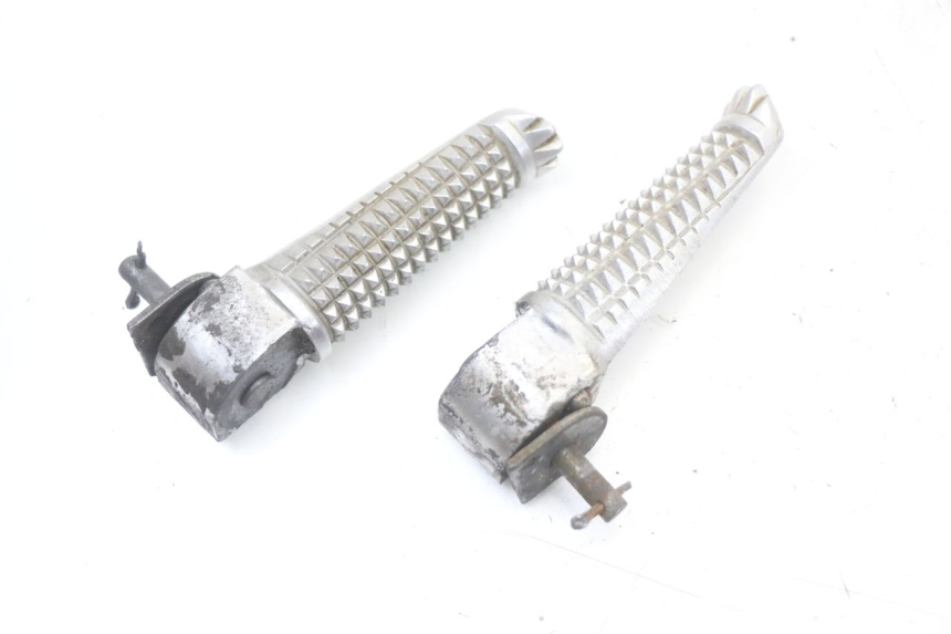 photo de PAIR REAR FOOTRESTS YAMAHA TDR DELTABOX 125 (1997 - 2003) - Zoom on usage condition